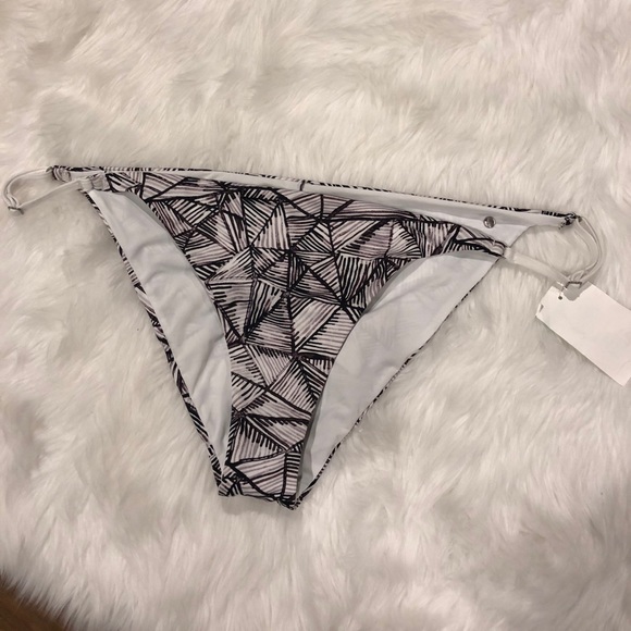 Reversible Dolce Vita Bikini Bottoms - Picture 4 of 7